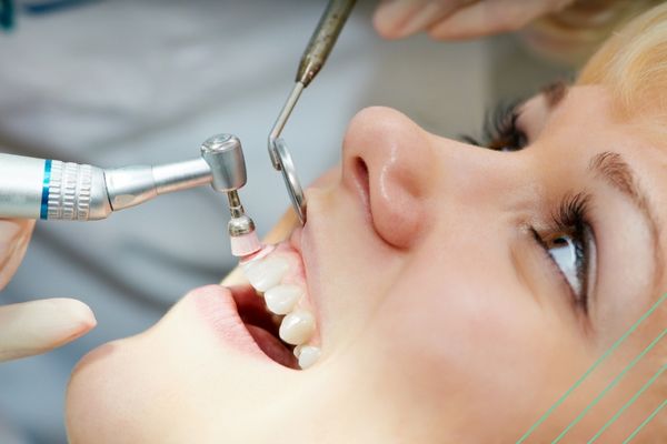 Ganzheitliche Zahnreinigung als Ergänzung zur SOLO-Prophylaxe